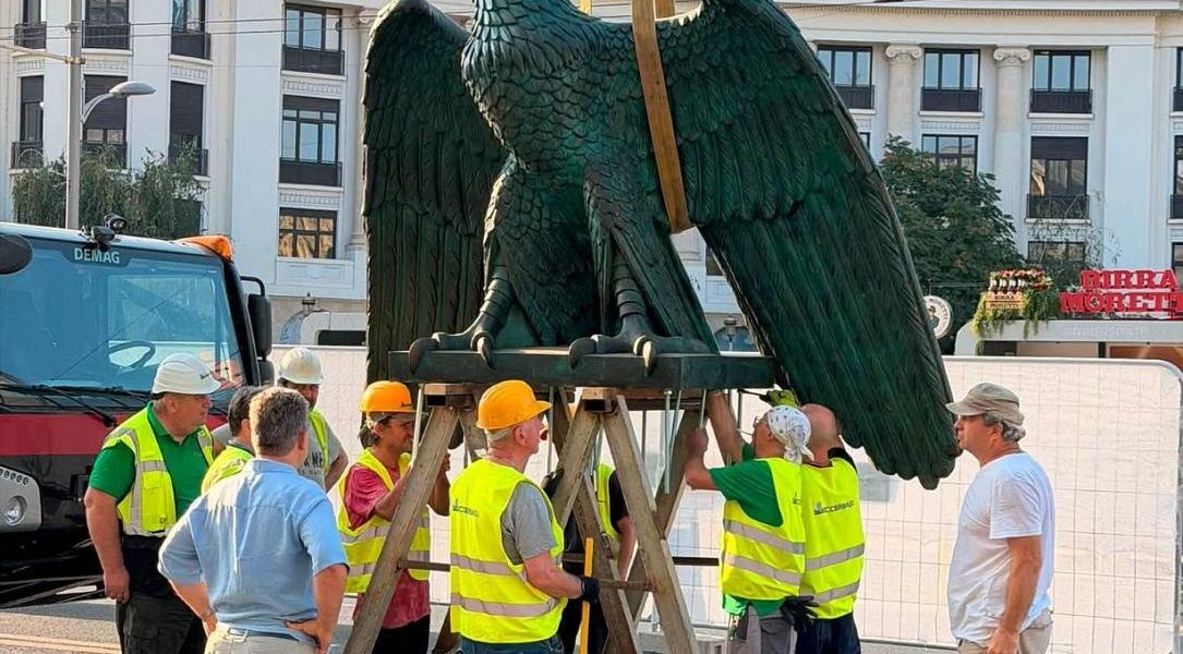 Revin la București sculpturile distruse în ’44 pe Universitate