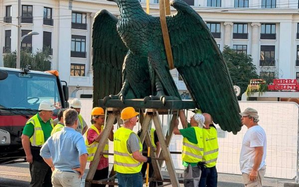 Revin la București sculpturile distruse în ’44 pe Universitate