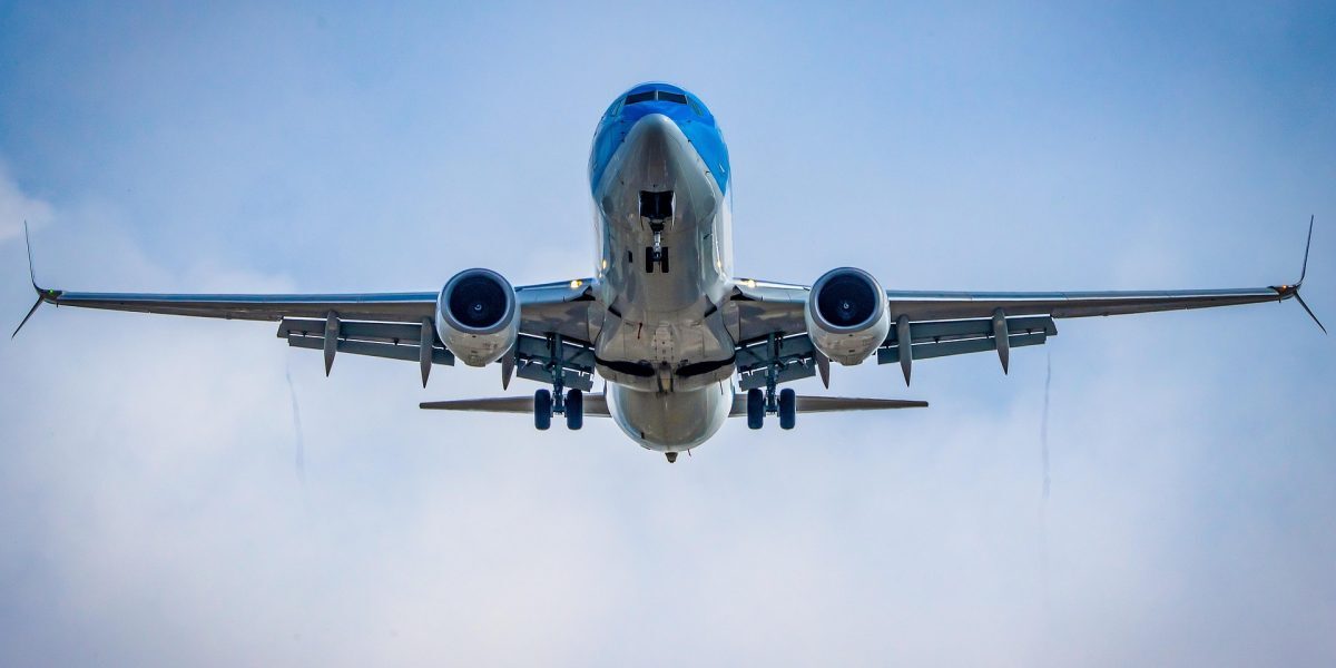 Copil refuză centura: zbor anulat, scandal în avion