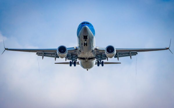 Copil refuză centura: zbor anulat, scandal în avion
