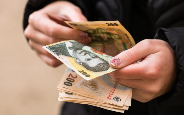 Salariu de 6.000 lei: Câte taxe plătești și câți bani rămân în buzunar