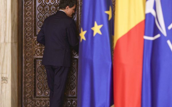 Bolojan, luat prin surprindere de Mureșan Premier. Nicușor Dan, scena secretă