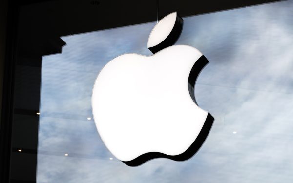 iPhone Ultra revoluționează: Apple lansează azi primul telefon pliabil