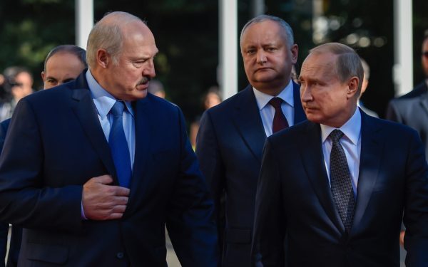 Lukașenko Îl Trădează Pe Putin