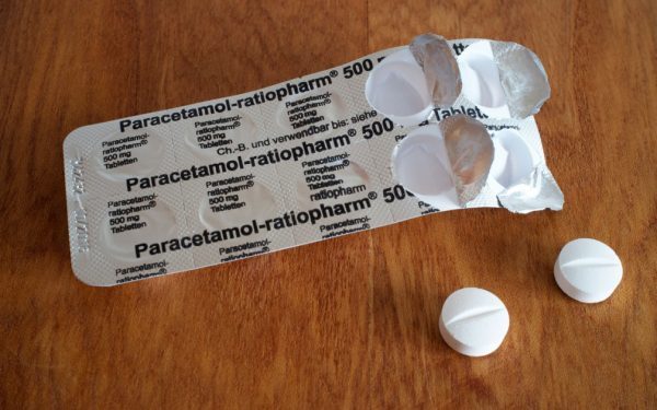 Gravidele, atenție la paracetamol! Poate afecta fetele lor