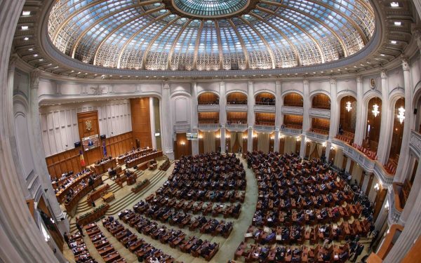 Dan cere Parlamentului trimiterea a 20 de militari la Comandamentul Ucraina