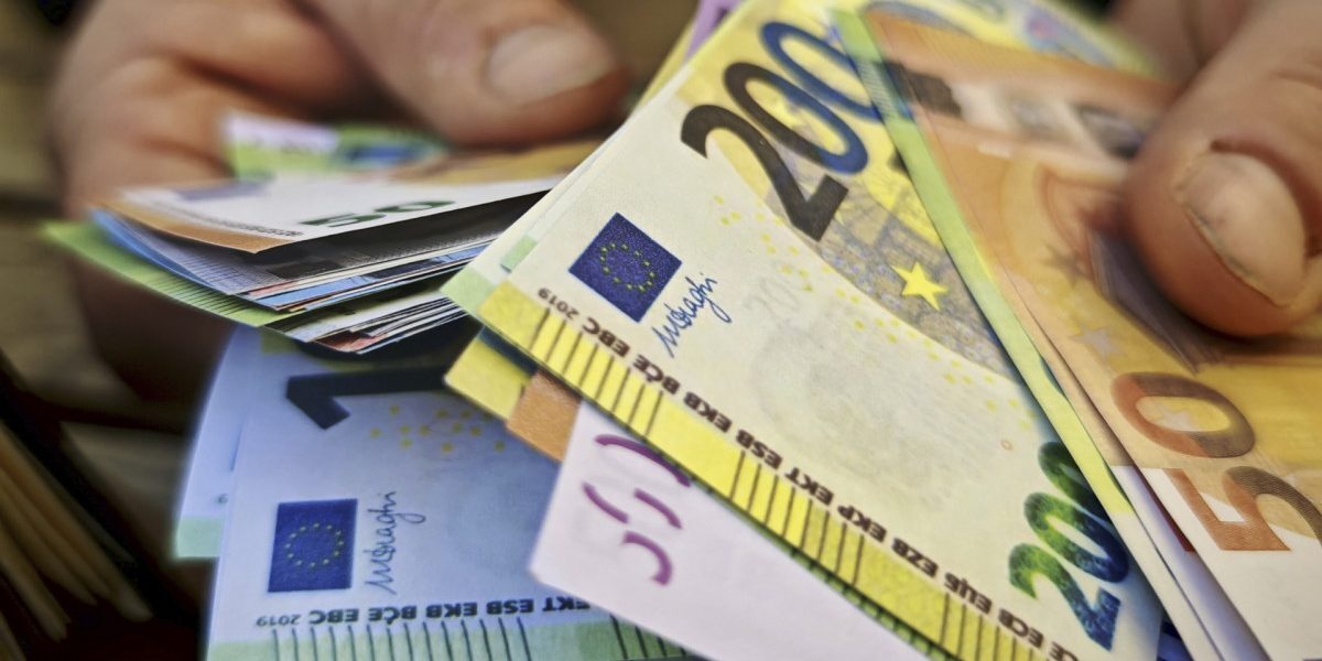 România: Rate mai mari la creditele în euro. Ce ne așteaptă