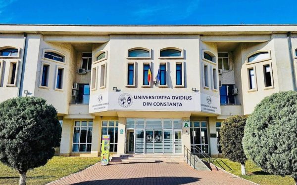DNA: Profesori și studente de la Ovidius, reținuți pentru șpagă la restanțe