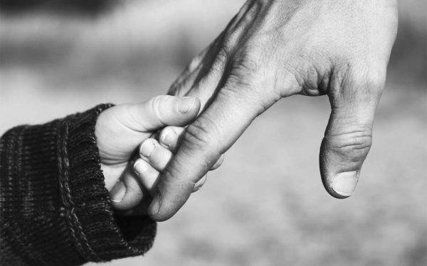 Ungaria deschide adopția pentru cuplurile gay, renunță la interdicția Orban