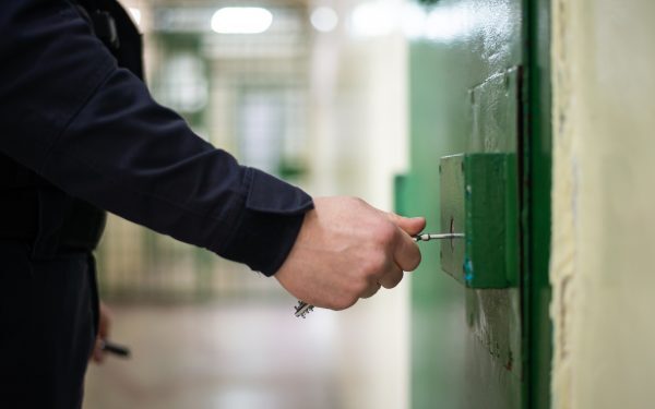 Droguri în închisori: S-a declanșat o luptă pentru siguranță