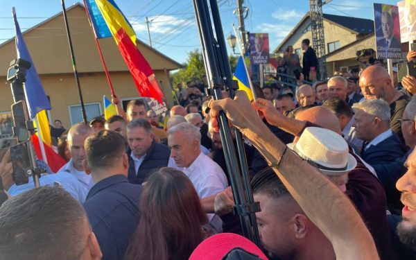 AUR Vaslui: Consilierul cere boicot la fabrica de mobilă refuzată de Georgescu