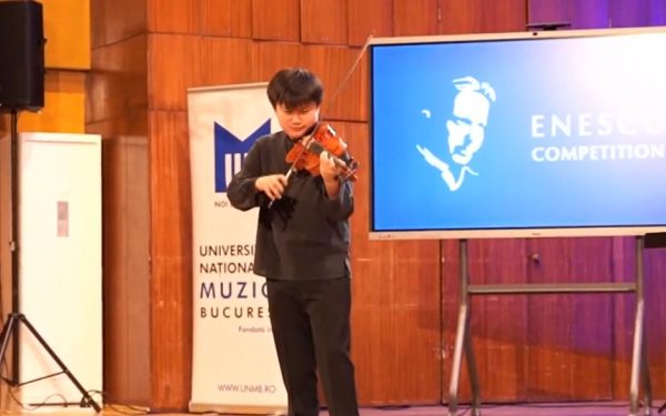 Băiat de 11 ani, uluitor la Enescu: Jayden King, vioara de la 3 ani