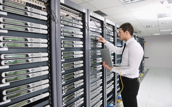 UE cenzurează centrele de date: note stricte pentru companii