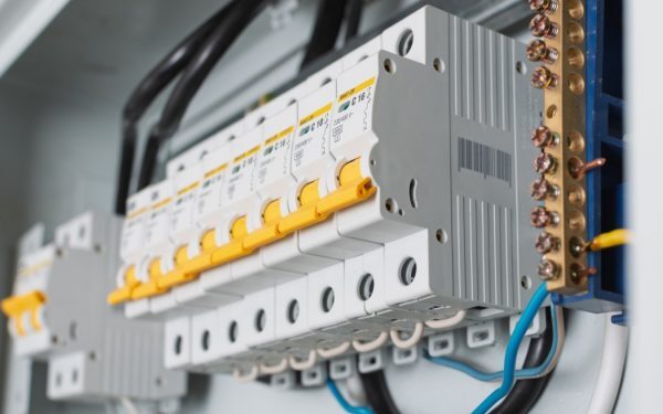 Hidroelectrica scumpește factura de curent din octombrie