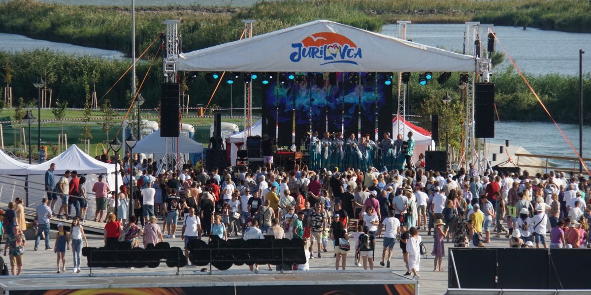 ChatGPT a înșelat mii de români: festival inexistent la Jurilovca