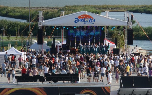 ChatGPT a înșelat mii de români: festival inexistent la Jurilovca