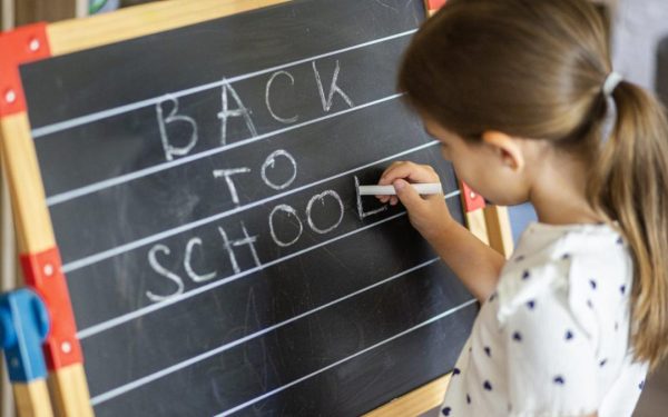 Noul an școlar: Greve, șantiere și multe restanțe în Educație