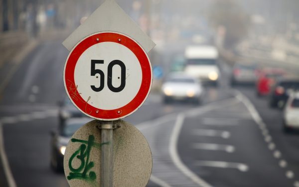 Intersecție: Viteza legală în 2026. Greșeală mortală