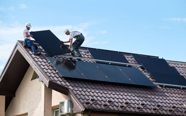Prosumatorii, dileme de energie: ce baterie, de ce pică invertorul