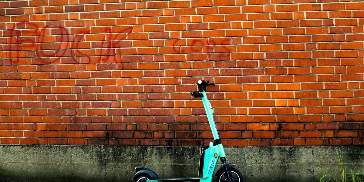 Copil lovit pe trotinetă în București: 10 ani, în stare gravă