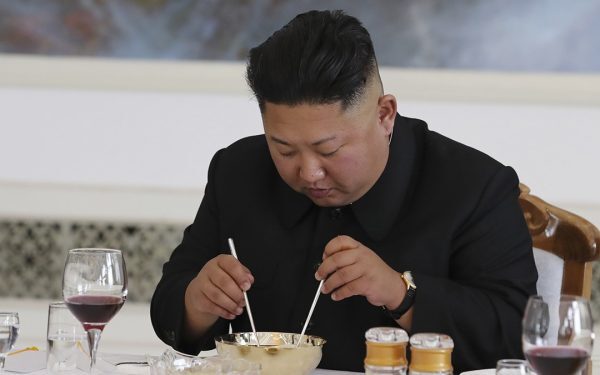 Kim Jong Un, pus în pericol de obezitatea extremă