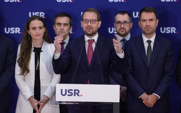 USR, reacție dură: Niculescu, paravan PSD la cutii de pantofi