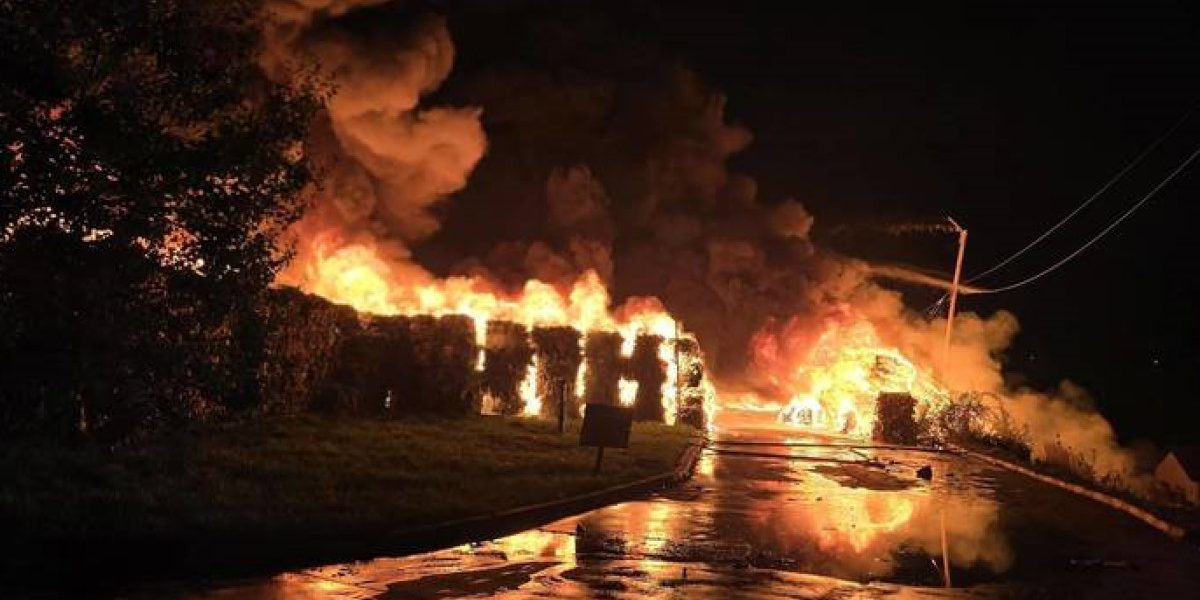 Incendiu la stație de reciclare: fum gros, RO-Alert la Sibiu